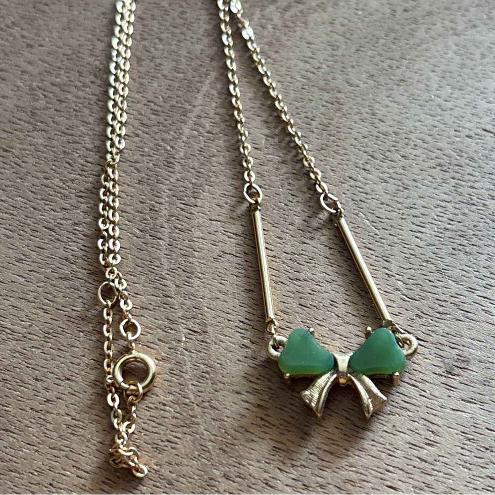 Elegant EMMONS vintage Gold and Green Bow Necklace